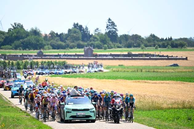 Baloise Belgium Tour 2026 Stage 5 HOEILAART, BELGIUM - JUNE 21 : Illustration picture of the start of the race during stage 5 of the 95th edition of Baloise Tour of Belgium an UCI ProSeries 2.Pro cycling road race stage for Men Elite of 183.6 km with start in Gingelom and finish in Hoeilaart on June 21, 2026 in Hoeilaart, Belgium, 21 06 2026 ( Motordriver Stephan Boone - Hoeilaart Belgium  Copyright: xTomasxSiskx