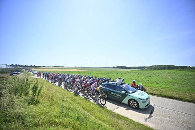 Baloise Belgium Tour 2026 Stage 5 HOEILAART, BELGIUM - JUNE 21 : Illustration picture of the start of the race during stage 5 of the 95th edition of Baloise Tour of Belgium an UCI ProSeries 2.Pro cycling road race stage for Men Elite of 183.6 km with start in Gingelom and finish in Hoeilaart on June 21, 2026 in Hoeilaart, Belgium, 21 06 2026 ( Motordriver Stephan Boone - Hoeilaart Belgium  Copyright: xTomasxSiskx