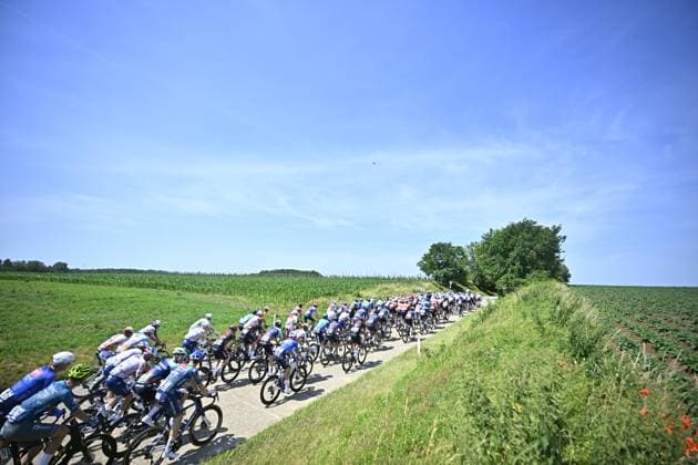 Baloise Belgium Tour 2026 Stage 5 HOEILAART, BELGIUM - JUNE 21 : Illustration picture of the start of the race during stage 5 of the 95th edition of Baloise Tour of Belgium an UCI ProSeries 2.Pro cycling road race stage for Men Elite of 183.6 km with start in Gingelom and finish in Hoeilaart on June 21, 2026 in Hoeilaart, Belgium, 21 06 2026 ( Motordriver Stephan Boone - Hoeilaart Belgium  Copyright: xTomasxSiskx