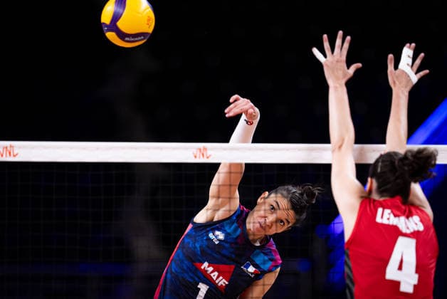 Belgium v France - 2026 FIVB Volleyball Women s Nations League ANKARA, TURKIYE - JUNE 21: France s Helena Cazaute (1) competes against Belgium players during the 2026 FIVB Volleyball Women s Nations League second-week match between Belgium and France at Ankara Sports Hall in Ankara, Turkiye, on June 21, 2026. Betül Abali Anadolu Ankara Turkey. Editorial use only. Please get in touch for any other usage.  Copyright: x2026xAnadoluxBetülxAbalÄ±x