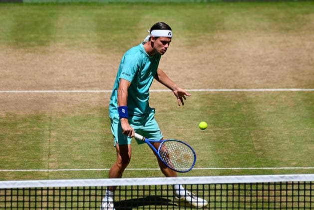Daniel Altmaier (GER) spielt Rueckhand am Netz TERRA WORTMANN Open 2026, Tennis, ATP, Tennis Herren Tennis Herren 500, Turnier, Hauptfeld, Finale, Doppel, 21.06.2026, TERRA WORTMANN Open 2026, Tennis, ATP, Tennis Herren 500, Turnier, Hauptfeld, Finale, Doppel, 21.06.2026 Halle *** Daniel Altmaier (GER) plays a backhand at the net at the TERRA WORTMANN Open 2026, Tennis, ATP, Mens 500, Tournament, Main Draw, Final, Doubles, June 21, 2026, TERRA WORTMANN Open 2026, Tennis, ATP, Men’s 500, Tournament, Main Draw, Final, Doubles, June 21, 2026, Halle,detected_source_language Copyright: xEibner-Pressefoto RobertxGertzenx EP_RGN