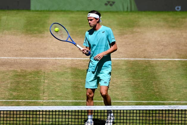 Daniel Altmaier (GER) spielt Vorhand am Netz TERRA WORTMANN Open 2026, Tennis, ATP, Tennis Herren Tennis Herren 500, Turnier, Hauptfeld, Finale, Doppel, 21.06.2026, TERRA WORTMANN Open 2026, Tennis, ATP, Tennis Herren 500, Turnier, Hauptfeld, Finale, Doppel, 21.06.2026 Halle *** Daniel Altmaier (GER) hits a forehand at the net at the TERRA WORTMANN Open 2026, Tennis, ATP, Mens 500, Tournament, Main Draw, Final, Doubles, June 21, 2026, TERRA WORTMANN Open 2026, Tennis, ATP, Men’s 500, Tournament, Main Draw, Final, Doubles, June 21, 2026, Indoor,detected_source_language Copyright: xEibner-Pressefoto RobertxGertzenx EP_RGN