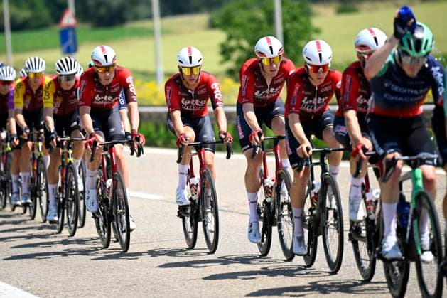 Baloise Belgium Tour 2026 Stage 5 HOEILAART, BELGIUM - JUNE 21 : Team Lotto Intermarche in action during stage 5 of the 95th edition of Baloise Tour of Belgium an UCI ProSeries 2.Pro cycling road race stage for Men Elite of 183.6 km with start in Gingelom and finish in Hoeilaart on June 21, 2026 in Hoeilaart, Belgium, 21 06 2026 ( Motordriver Stephan Boone - Hoeilaart Belgium  Copyright: xTomasxSiskx