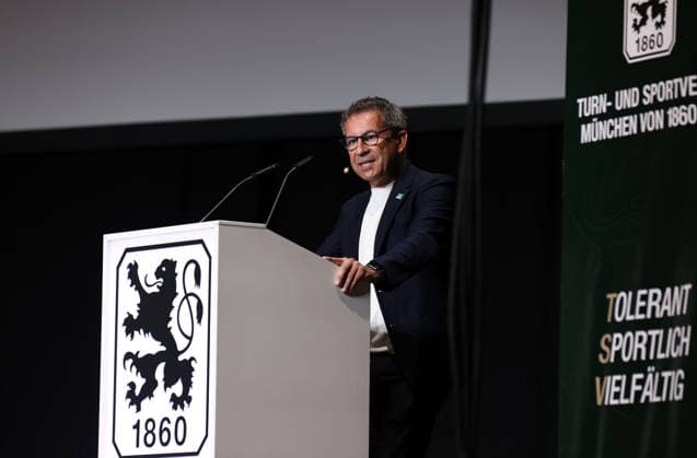 Mitgliederversammlung des TSV München von 1860 e.V, TSV 1860 München, Kulturhalle Zenith Gernot Mang, Präsident (TSV 1860 München) am Rednerpult, Ansprache, Rede *** General Meeting of TSV München von 1860 e.V., TSV 1860 Munich, Kulturhalle Zenith; Gernot Mang, President of TSV 1860 Munich, at the lectern; address; speech,detected_source_language