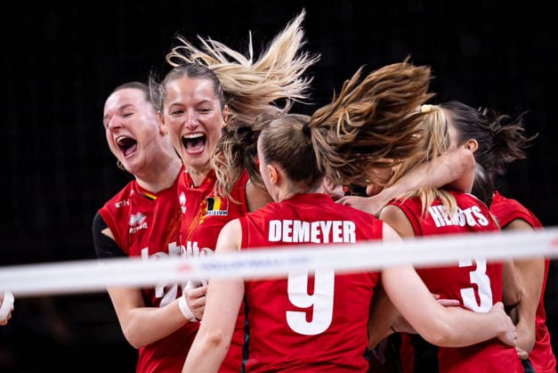 Sport Bilder des Tages Belgium v France - 2026 FIVB Volleyball Women s Nations League ANKARA, TURKIYE - JUNE 21: Belgium players celebrate after defeating France in the second-week match of the 2026 FIVB Volleyball Women s Nations League at Ankara Sports Hall in Ankara, Turkiye, on June 21, 2026. Betül Abali Anadolu Ankara Turkey. Editorial use only. Please get in touch for any other usage.  Copyright: x2026xAnadoluxBetülxAbalÄ±x