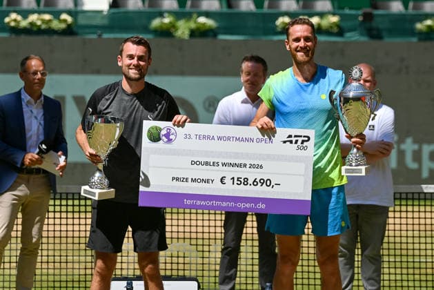 Theo Arribage (FRA) und Albano Olivetti (FRA) mit Pokal und Scheck TERRA WORTMANN Open 2026, Tennis, ATP, Tennis Herren Tennis Herren 500, Turnier, Hauptfeld, Finale, Doppel, 21.06.2026, TERRA WORTMANN Open 2026, Tennis, ATP, Tennis Herren 500, Turnier, Hauptfeld, Finale, Doppel, 21.06.2026 Halle *** Theo Arribage (FRA) and Albano Olivetti (FRA) with the trophy and check at the TERRA WORTMANN Open 2026, Tennis, ATP, Mens 500, Tournament, Main Draw, Final, Doubles, June 21, 2026, TERRA WORTMANN Open 2026, Tennis, ATP, Men’s 500, Tournament, Main Draw, Final, Doubles, June 21, 2026, Indoor,detected_source_language Copyright: xEibner-Pressefoto RobertxGertzenx EP_RGN