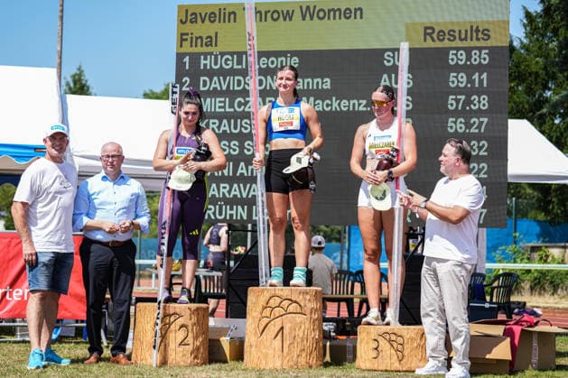 Sport Bilder des Tages 10. Hylo Speerwurfmeeting Frauen, Offenburg, 21.06.2026 Siegerehrung Platz 3: Mackenzie Mielczarek (Australien) Platz 2: Lianna Davidson (Australien) Platz 1: Leonie Hügli (Schweiz) 10. Hylo Speerwurfmeeting Frauen, ETSV Stadion, Offenburg (Baden-Wuerttemberg), 21.06.2026 *** 10th Hylo Javelin Throw Meet (Women), Offenburg, June 21, 2026 Award Ceremony 3rd Place Copyright: xBEAUTIFULxSPORTS Boscox