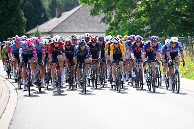 Baloise Belgium Tour 2026 Stage 5 HOEILAART, BELGIUM - JUNE 21 : Illustration picture of the peloton during stage 5 of the 95th edition of Baloise Tour of Belgium an UCI ProSeries 2.Pro cycling road race stage for Men Elite of 183.6 km with start in Gingelom and finish in Hoeilaart on June 21, 2026 in Hoeilaart, Belgium, 21 06 2026 ( Motordriver Stephan Boone - Hoeilaart Belgium  Copyright: xTomasxSiskx