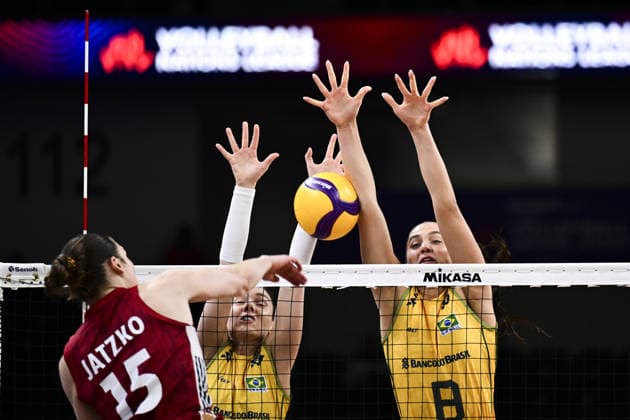 Germany v Brazil - 2026 FIVB Volleyball Women s Nations League ANKARA, TURKIYE - JUNE 21: Brazil s Julia Gambatto Kudiess (8) and Roberta Silva Ratzke (C) during the second-week match between Germany and Brazil in the 2026 FIVB Volleyball Women s Nations League at Ankara Sports Hall in Ankara, Turkiye, on June 21, 2026. Mehmet Futsi Anadolu Ankara Turkey. Editorial use only. Please get in touch for any other usage.  Copyright: x2026xAnadoluxMehmetxFutsix