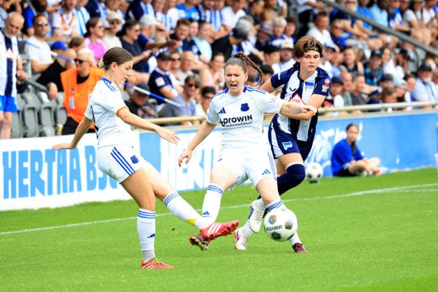 DEU, DFL, 1. FBL Frauen, Hertha BSC vs 1.FC Saarbruecken, 21.06.2026, Amateurstadion, Berlin, DEU, DFL, 1. FBL Frauen, Hertha BSC vs 1.FC Saarbruecken, im Bild h25 , Larissa Theil (Saarbruecken 28), Lena Reiter (Saarbruecken 11) *** DEU, DFL, 1st Womens Bundesliga, Hertha BSC vs. 1 FC Saarbrücken, June 21, 2026, Amateur Stadium, Berlin, DEU, DFL, 1st Womens Bundesliga, Hertha BSC vs. 1 FC Saarbrücken, pictured nordphotoxGmbHx xEngler nph00076