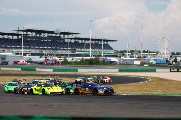Start, 91 Thomas Preining (A Manthey), Porsche 911 GT3 R Evo, action 80 Maro Engel (D Mercedes-AMG Team Ravenol), Mercedes-AMG GT3, action Photo: Hoch Zwei Klettwitz Germany *** Start, 91 Thomas Preining (A) Manthey, Porsche 911 GT3 R Evo, action 80 Maro Engel (D) Mercedes AMG Team Ravenol, Mercedes AMG GT3, action Photo Hoch Zwei Klettwitz, Germany,detected_source_language