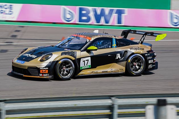 Porsche Sixt Carrera Cup Deutschland, Dekra Lausitzring 2026 21.06.2026 ab 9.00 Uhr Schipkau OT Klettwitz, Dekra Lausitzring Im Foto: 17 Gustav Bergström (SE) Team Proton Porsche Sixt Carrera Cup Deutschland, Dekra Lausitzring 2026 Schipkau OT Klettwitz Brandenburg Deutschland *** Porsche Sixt Carrera Cup Germany, Dekra Lausitzring 2026, June 21, 2026, starting at 9 Copyright: xEHLxMedia MichelxKöhlerx 20262106-Porsche Carrera Cup -Dekra-Lausitzring_024