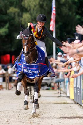 LUHMÜHLEN - Longines Horse Trail 2026, LUHMÜHLEN - Longines Horse Trail 2026 KRAJEWSKI Julia (GER), Uelzener s Nickel Impression am Rande Teilprüfung Springen Show Jumping CCI4*-S Meßmer Trophy Deutsche Meisterschaft 2026 Luhmühlen, Turniergelände 21. June 2026 - *** LUHMÜHLEN Longines Horse Trail 2026, LUHMÜHLEN Longines Horse Trail 2026 KRAJEWSKI Julia GER, Uelzener’s Nickel Impression on the sidelines of the show jumping competition, CCI4 S Meßmer Trophy German Championship 2026, Luhmühlen, competition grounds, June 21, 2026,detected_source_language