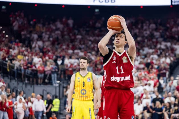 MUNICH, GERMANY - JUNE 21: Vladimir Lucic (FC Bayern Muenchen, 11) shooting from the freethrow line during the easyCredit Basketball Bundesliga Playoffs Final Game 5 match between FC Bayern Muenchen vs. Alba Berlin at SAP Garden on June 21, 2026 in Munich, Germany. Bavaria Germany Copyright: xSteffiexWunderlx