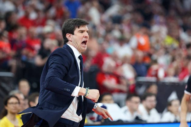 Pedro Calles (Alba Berlin, Chef-Trainer), Mimik, Gesten, Emotionen, GER, FC Bayern Basketball vs. Alba Berlin, Basketball, easycredit Basketball Bundesliga, Playoffs, Finale, Spiel 5, Saison 2025 2026, 21.06.2026, GER, FC Bayern Basketball vs. Alba Berlin, Basketball, easycredit Basketball Bundesliga, Playoffs, Finale, Spiel 5, Saison 2025 2026, 21.06.2026 Muenchen *** Pedro Calles, Alba Berlin, Head Coach, facial expressions, gestures, emotions, GER, FC Bayern Basketball vs. Alba Berlin, basketball, easycredit Basketball Bundesliga, playoffs, finals, Game 5, 2025–2026 season, June 21, 2026, GER, FC Bayern Basketball vs. Alba Berlin, Basketball, easycredit Basketball Bundesliga, Playoffs, Finals, Game 5, 2025–2026 Season, June 21, 2026, Munich,detected_source_language Copyright: xEibner-Pressefoto JennixMaulx EP_JML