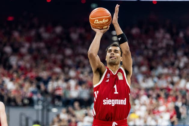 MUNICH, GERMANY - JUNE 21: Oscar da Silva (FC Bayern Muenchen, 1) shooting from the freethrow line during the easyCredit Basketball Bundesliga Playoffs Final Game 5 match between FC Bayern Muenchen vs. Alba Berlin at SAP Garden on June 21, 2026 in Munich, Germany. Bavaria Germany Copyright: xSteffiexWunderlx