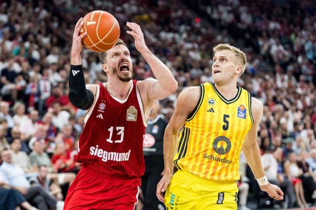 MUNICH, GERMANY - JUNE 21: Andreas Andi Obst (FC Bayern Muenchen, 13) controls the ball against Sam Griesel (Alba Berlin, 5) during the easyCredit Basketball Bundesliga Playoffs Final Game 5 match between FC Bayern Muenchen vs. Alba Berlin at SAP Garden on June 21, 2026 in Munich, Germany. Bavaria Germany Copyright: xSteffiexWunderlx