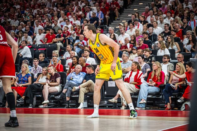 Basketball München 21.06.2026 Saison 2025 2026 EasyCredit BBL 1. Bundesliga Playoffs Finale Spiel 5 Männer, Herren FC Bayern München - Alba Berlin Justin Bean (Alba Berlin, No.34) ohne Schuh *** Basketball Munich June 21, 2026 2025–2026 Season EasyCredit BBL 1 Bundesliga Playoffs Finals Game 5 Mens, Mens FC Bayern Munich Alba Berlin Justin Bean Alba Berlin, No. 34 without a shoe,detected_source_language