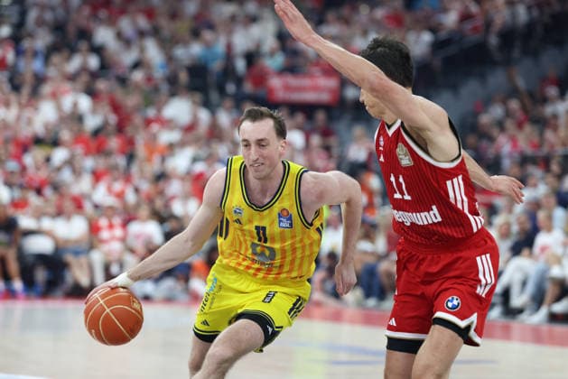 Moses Wood (Alba Berlin, 11) mit Vladimir Lucic (FC Bayern Basketball, 11), GER, FC Bayern Basketball vs. Alba Berlin, Basketball, easycredit Basketball Bundesliga, Playoffs, Finale, Spiel 5, Saison 2025 2026, 21.06.2026, GER, FC Bayern Basketball vs. Alba Berlin, Basketball, easycredit Basketball Bundesliga, Playoffs, Finale, Spiel 5, Saison 2025 2026, 21.06.2026 Muenchen *** Moses Wood, Alba Berlin, 11, with Vladimir Lucic, FC Bayern Basketball, 11, GER, FC Bayern Basketball vs. Alba Berlin, Basketball, easycredit Basketball Bundesliga, Playoffs, Finals, Game 5, 2025–2026 Season, June 21, 2026, GER, FC Bayern Basketball vs. Alba Berlin, Basketball, easycredit Basketball Bundesliga, Playoffs, Finals, Game 5, 2025–2026 Season, June 21, 2026, Munich,detected_source_language Copyright: xEibner-Pressefoto JennixMaulx EP_JML