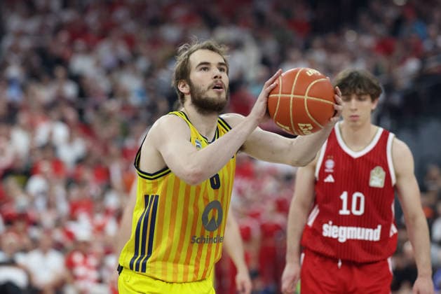 Malte Delow (Alba Berlin, 06) beim Freiwurf, GER, FC Bayern Basketball vs. Alba Berlin, Basketball, easycredit Basketball Bundesliga, Playoffs, Finale, Spiel 5, Saison 2025 2026, 21.06.2026, GER, FC Bayern Basketball vs. Alba Berlin, Basketball, easycredit Basketball Bundesliga, Playoffs, Finale, Spiel 5, Saison 2025 2026, 21.06.2026 Muenchen *** Malte Delow, Alba Berlin, 06 at the free-throw line, GER, FC Bayern Basketball vs. Alba Berlin, Basketball, easycredit Basketball Bundesliga, Playoffs, Finals, Game 5, 2025–2026 Season, June 21, 2026, GER, FC Bayern Basketball vs. Alba Berlin, Basketball, easycredit Basketball Bundesliga, Playoffs, Finals, Game 5, 2025–2026 Season, June 21, 2026, Munich,detected_source_language Copyright: xEibner-Pressefoto JennixMaulx EP_JML