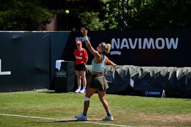 June 21, 2026, Bad Homburg, Hessen, Germany: Renata Zarazua of Mexico serves to Sinja Kraus of Austria during the BAD HOMBURG OPEN powered by SOLARWATTT- WTA500 - Womens Tennis, 21.6.2026 in Bad Homburg (Tennis-Club Bad Homburg), Germany - Photo: Tennis 2026: Bad Homburg Open - WTA500: KRAUS 6:2 7:5 ZARAZUA  - ZUMAs343 20260621_zsp_s343_090 Copyright: xMathiasxSchulzx
