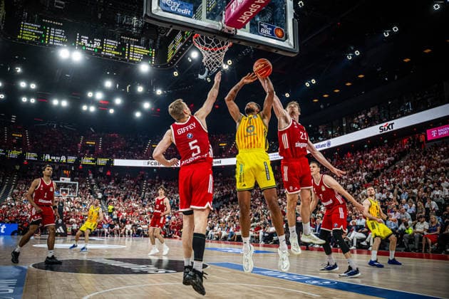 Basketball München 21.06.2026 Saison 2025 2026 EasyCredit BBL 1. Bundesliga Playoffs Finale Spiel 5 Männer, Herren FC Bayern München - Alba Berlin Norris Agbakoko (Alba Berlin, No.17) Justus Hollatz (München, No.21) Niels Giffey (München, No.05) *** Basketball Munich June 21, 2026 2025–2026 Season EasyCredit BBL 1 Bundesliga Playoffs Finals Game 5 Mens Division, FC Bayern Munich vs. Alba Berlin Norris Agbakoko, Alba Berlin, No. 17 Justus Hollatz, Munich; No. 21 Niels Giffey, Munich; No. 05,detected_source_language
