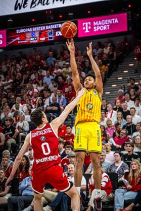 Basketball München 21.06.2026 Saison 2025 2026 EasyCredit BBL 1. Bundesliga Playoffs Finale Spiel 5 Männer, Herren FC Bayern München - Alba Berlin Jack Kayil (Alba Berlin, No.07) Nick Weiler-Babb (München, No.00) *** Basketball Munich, June 21, 2026; 2025–2026 Season; EasyCredit BBL 1 Bundesliga Playoffs; Finals, Game 5; Mens Division; FC Bayern Munich vs. Alba Berlin; Jack Kayil (Alba Berlin, No. 07); Nick Weiler Babb (Munich, No. 00),detected_source_language
