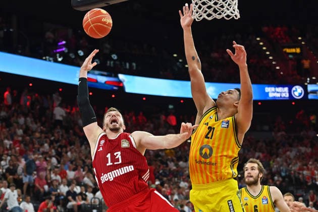 Andreas OBST (FCB), Aktion,Zweikampf gegen Michale RATAJ (Alba Berlin). Basketball BBL,Saison 2025 2026 Play Off Finale Spiel 5, FC Bayern Muenchen - Alba Berlin am 21.06.2026 S A P G A R D EN *** Andreas OBST (FCB), Action, One-on-one against Michale RATAJ, Alba Berlin Basketball, BBL, 2025–2026 Season, Playoff Finals, Game 5, FC Bayern Munich vs. Alba Berlin on June 21, 2026, S A P G A R D EN,detected_source_language