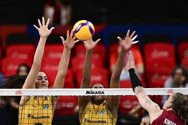 Germany v Brazil - 2026 FIVB Volleyball Women s Nations League ANKARA, TURKIYE - JUNE 21: Julia Gambatto Kudiess (L) and Ana Cristina Menezes Oliveira de Souza of Brazil in action during match between Germany and Brazil in the 2026 FIVB Volleyball Women s Nations League at Ankara Sports Hall in Ankara, Turkiye, on June 21, 2026. Mehmet Futsi Anadolu Ankara Turkey. Editorial use only. Please get in touch for any other usage.  Copyright: x2026xAnadoluxMehmetxFutsix