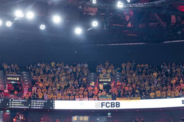 MUNICH, GERMANY - JUNE 21: Fans of Alba Berlin cheering for their team during the easyCredit Basketball Bundesliga Playoffs Final Game 5 match between FC Bayern Muenchen vs. Alba Berlin at SAP Garden on June 21, 2026 in Munich, Germany. Bavaria Germany Copyright: xSteffiexWunderlx
