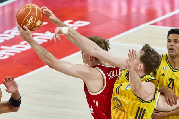 Deutsche Basketball Bundesliga (BBL), FC Bayern München Basketball vs ALBA Berlin, München FC Bayern Basketball, Berlin ALBA, 2026-06-21 in München (SAP Garden) HOLLATZ Justus (FC Bayern München Basketball Point Guard (PG) Nr21-FCBB21), WOOD Moses (ALBA Berlin Power Forward (PF) Nr11-BER11) sportworld München SAP Garden Bayern Deutschland *** German Basketball Bundesliga (BBL), FC Bayern Munich Basketball vs. ALBA Berlin, Munich FC Bayern Basketball, Berlin ALBA, June 21, 2026, at SAP Garden in Munich HOLLATZ Justus, FC Bayern Munich Basketball, Point Guard (PG), No. 21 (FCBB21), WOOD Moses, ALBA Berlin, Power Forward (PF), No. 11 (BER11), sportworld Munich, SAP Garden, Bayern, Germany,detected_source_language