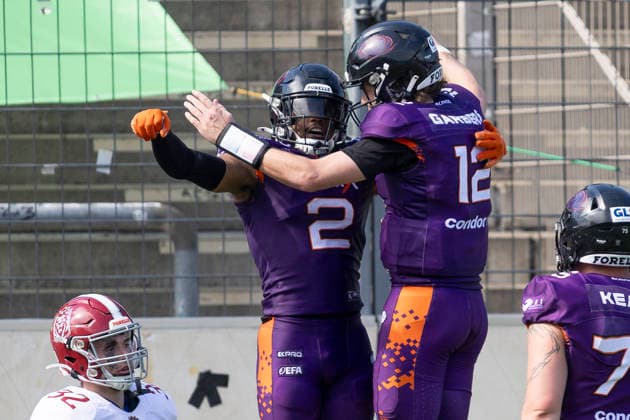 EFA - European Football Alliance: Frankfurt Galaxy - Prague Lions, 21.06.2026 Mason Chambers (Frankfurt Galaxy 2) & Ethan Garbers (Frankfurt Galaxy 12) feiern einen Touchdown, Frankfurt Galaxy - Prague Lions, Frankfurt, PSD Bank Arena, 21.6.2026 *** EFA European Football Alliance Copyright: xBEAUTIFULxSPORTS Gawlikx