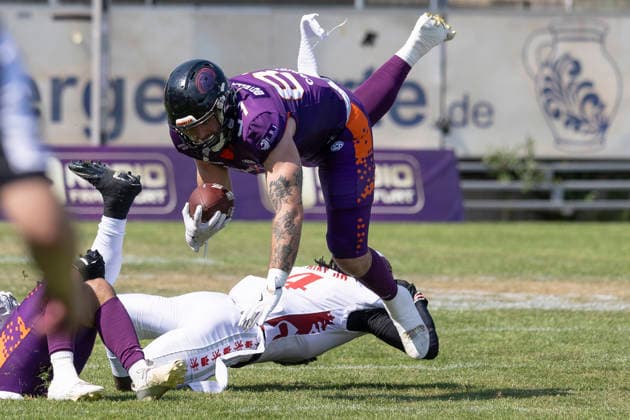EFA - European Football Alliance: Frankfurt Galaxy - Prague Lions, 21.06.2026 Ken Hike Jr. (Prague Lions 4) tackled, bringt AdriÃ Botella Moreno (Frankfurt Galaxy 87) mit dem ball zu Fall, stoppt den Lauf, Frankfurt Galaxy - Prague Lions, Frankfurt, PSD Bank Arena, 21.6.2026 *** EFA European Football Alliance Frankfurt Galaxy vs. Prague Lions, June 21, 2026 Ken Hike Jr. (Prague Lions) tackles Adrià Botella Moreno (Frankfurt Galaxy) at the 87-yard line, stopping the run, Frankfurt Galaxy vs. Prague Lions, Frankfurt, PSD Bank Arena, June 21, 2026,detected_source_language Copyright: xBEAUTIFULxSPORTS Gawlikx
