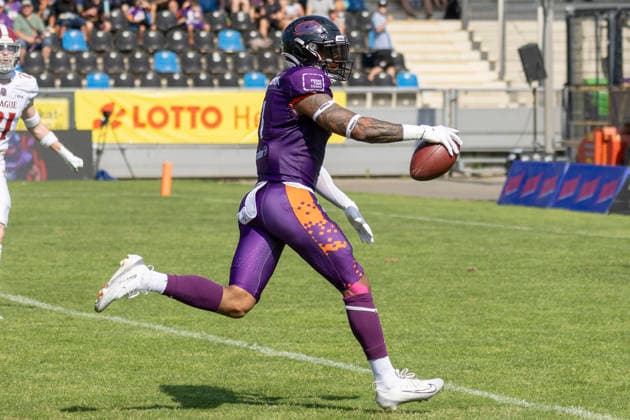 EFA - European Football Alliance: Frankfurt Galaxy - Prague Lions, 21.06.2026 Normen Schumm (Frankfurt Galaxy 11) läuft den Ball in die ENdzone zum Touchdown, Frankfurt Galaxy - Prague Lions, Frankfurt, PSD Bank Arena, 21.6.2026 *** EFA European Football Alliance Frankfurt Galaxy vs. Prague Lions, June 21, 2026 Copyright: xBEAUTIFULxSPORTS Gawlikx