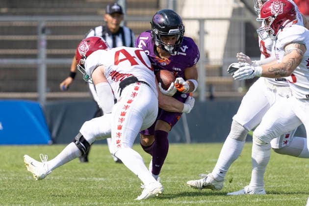 EFA - European Football Alliance: Frankfurt Galaxy - Prague Lions, 21.06.2026 Tomas Pazourek (Prague Lions 40) tackled, stoppt dne Lauf von Ahsan Moore (Frankfurt Galaxy 14) mit dem Ball, Frankfurt Galaxy - Prague Lions, Frankfurt, PSD Bank Arena, 21.6.2026 *** EFA European Football Alliance Frankfurt Galaxy vs. Prague Lions, June 21, 2026. Tomas Pazourek of the Prague Lions makes a tackle on Ahsan Moore of the Frankfurt Galaxy (No. 14) with the ball, Frankfurt Galaxy vs. Prague Lions, Frankfurt, PSD Bank Arena, June 21, 2026,detected_source_language Copyright: xBEAUTIFULxSPORTS Gawlikx