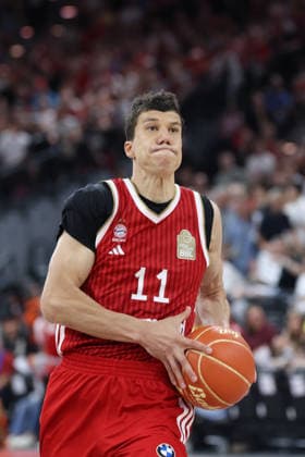 Vladimir Lucic (FC Bayern Basketball, 11) mit Ball, GER, FC Bayern Basketball vs. Alba Berlin, Basketball, easycredit Basketball Bundesliga, Playoffs, Finale, Spiel 5, Saison 2025 2026, 21.06.2026, GER, FC Bayern Basketball vs. Alba Berlin, Basketball, easycredit Basketball Bundesliga, Playoffs, Finale, Spiel 5, Saison 2025 2026, 21.06.2026 Muenchen *** Vladimir Lucic, FC Bayern Basketball, No. 11 with the ball, GER, FC Bayern Basketball vs. Alba Berlin, Basketball, easycredit Basketball Bundesliga, Playoffs, Finals, Game 5, 2025–2026 Season, June 21, 2026, GER, FC Bayern Basketball vs. Alba Berlin, Basketball, easycredit Basketball Bundesliga, Playoffs, Finals, Game 5, 2025–2026 Season, June 21, 2026, Munich,detected_source_language Copyright: xEibner-Pressefoto JennixMaulx EP_JML