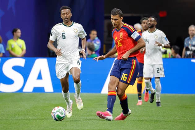 Spain s Rodri (R) in action against Saudi Arabia s Nasser Al-Dawsari (L) during the 2026 FIFA World Cup, WM, Weltmeisterschaft, Fussball Group H soccer match between Spain and Saudi Arabia, in Atlanta, United States, 21 June 2026. FIFA World Cup 2026 - Group H - Spain vs. Saudi Arabia !ACHTUNG: NUR REDAKTIONELLE NUTZUNG!  Copyright: xLavandeiraxJrx GRAF2715 20260621-55020666390_1