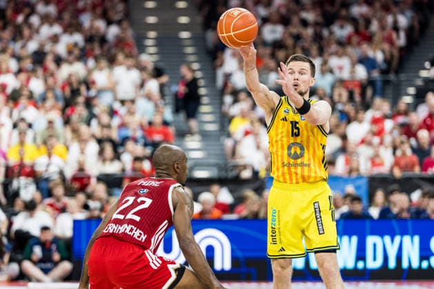 MUNICH, GERMANY - JUNE 21: Martin Hermannsson (Alba Berlin, 15) controls the ball against Isiaha Mike (FC Bayern Muenchen, 22) during the easyCredit Basketball Bundesliga Playoffs Final Game 5 match between FC Bayern Muenchen vs. Alba Berlin at SAP Garden on June 21, 2026 in Munich, Germany. Bavaria Germany Copyright: xSteffiexWunderlx
