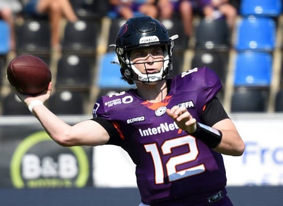 21.06.2026, xhbx, American Football EFA European Football Alliance, Frankfurt Galaxy - Prague Lions v.l. Ethan Garbers (Frankfurt Galaxy) (DFL DFB REGULATIONS PROHIBIT ANY USE OF PHOTOGRAPHS as IMAGE SEQUENCES and or QUASI-VIDEO) Frankfurt am Main *** June 21, 2026, xhbx, American Football, EFA (European Football Alliance), Frankfurt Galaxy vs. Prague Lions, Ethan Garbers, Frankfurt Galaxy, DFL, DFB. REGULATIONS PROHIBIT ANY USE OF PHOTOGRAPHS AS IMAGE SEQUENCES AND OR QUASI-VIDEO. Frankfurt am Main,detected_source_language