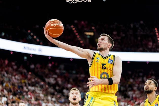 MUNICH, GERMANY - JUNE 21: Martin Hermannsson (Alba Berlin, 15) shoots the ball during the easyCredit Basketball Bundesliga Playoffs Final Game 5 match between FC Bayern Muenchen vs. Alba Berlin at SAP Garden on June 21, 2026 in Munich, Germany. Bavaria Germany Copyright: xSteffiexWunderlx