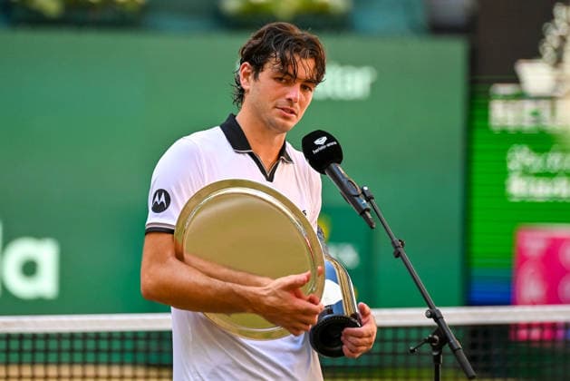 Taylor Fritz (USA) bedankt sich nach der Ehrung TERRA WORTMANN Open 2026, Tennis, ATP, Tennis Herren Tennis Herren 500, Turnier, Hauptfeld, Finale, Einzel, 21.06.2026, TERRA WORTMANN Open 2026, Tennis, ATP, Tennis Herren 500, Turnier, Hauptfeld, Finale, Einzel, 21.06.2026 Halle *** Taylor Fritz (USA) expresses his gratitude after the award ceremony TERRA WORTMANN Open 2026, Tennis, ATP, Mens 500, Tournament, Main Draw, Final, Singles, June 21, 2026, TERRA WORTMANN Open 2026, Tennis, ATP, Men’s 500, Tournament, Main Draw, Final, Singles, June 21, 2026, Halle,detected_source_language Copyright: xEibner-Pressefoto RobertxGertzenx EP_RGN