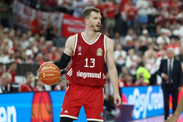 Andreas Obst (FC Bayern Basketball, 13) mit Ball, GER, FC Bayern Basketball vs. Alba Berlin, Basketball, easycredit Basketball Bundesliga, Playoffs, Finale, Spiel 5, Saison 2025 2026, 21.06.2026, GER, FC Bayern Basketball vs. Alba Berlin, Basketball, easycredit Basketball Bundesliga, Playoffs, Finale, Spiel 5, Saison 2025 2026, 21.06.2026 Muenchen *** Andreas Obst, FC Bayern Basketball, No. 13 with the ball, GER, FC Bayern Basketball vs. Alba Berlin, Basketball, easycredit Basketball Bundesliga, Playoffs, Finals, Game 5, 2025–2026 Season, June 21, 2026, GER, FC Bayern Basketball vs. Alba Berlin, Basketball, easycredit Basketball Bundesliga, Playoffs, Finals, Game 5, 2025–2026 Season, June 21, 2026, Munich,detected_source_language Copyright: xEibner-Pressefoto JennixMaulx EP_JML