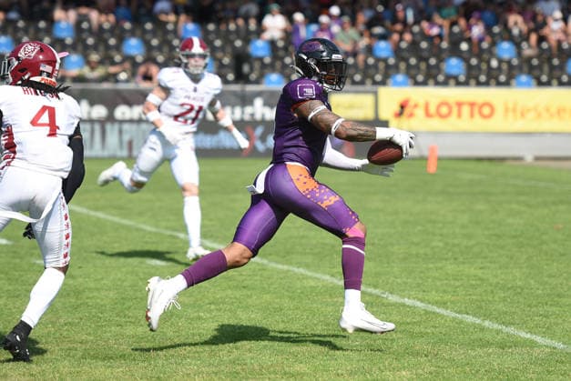 21.06.2026, xhbx, American Football EFA European Football Alliance, Frankfurt Galaxy - Prague Lions v.l. Normen Schumm (Frankfurt Galaxy) zum Touchdown zum 13:0 (DFL DFB REGULATIONS PROHIBIT ANY USE OF PHOTOGRAPHS as IMAGE SEQUENCES and or QUASI-VIDEO) Frankfurt am Main *** June 21, 2026, xhbx, American Football EFA European Football Alliance, Frankfurt Galaxy vs. Prague Lions – Normen Schumm of the Frankfurt Galaxy scores a touchdown, bringing the score to 13–0. DFL DFB REGULATIONS PROHIBIT ANY USE OF PHOTOGRAPHS AS IMAGE SEQUENCES AND OR QUASI-VIDEO. Frankfurt am Main,detected_source_language