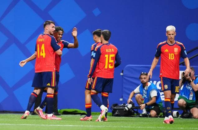 Spain v Saudi Arabia - FIFA World Cup, WM, Weltmeisterschaft, Fussball 2026 - Group H ATLANTA, USA - JUNE 21: Lamine Yamal of Spain celebrates after scoring his team s first goal with teammates during the 2026 FIFA World Cup First Stage Group H match between Spain and Saudi Arabia at Mercedes-Benz Stadium (Atlanta Stadium) in Atlanta, Georgia, United States on June 21, 2026. Jose Hernandez Anadolu Georgia United States. Editorial use only. Please get in touch for any other usage.  Copyright: x2026xAnadoluxJosexHernandezx