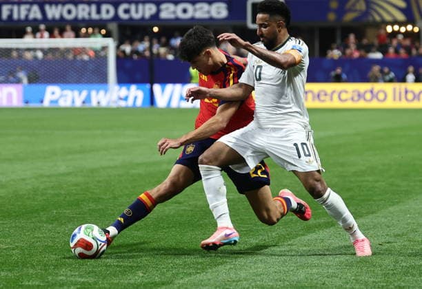 FIFA World Cup, WM, Weltmeisterschaft, Fussball 2026 - Group H - Spain vs Saudi Arabia Pau Cubarsi of Spain (L) and Salem Al Dawsari of Saudi Arabia in action during the FIFA World Cup 2026 group stage match Spain against Saudi Arabia, in Atlanta, USA, 21 June 2026. ATLANTA United States  Copyright: xRONALDxWITTEKx