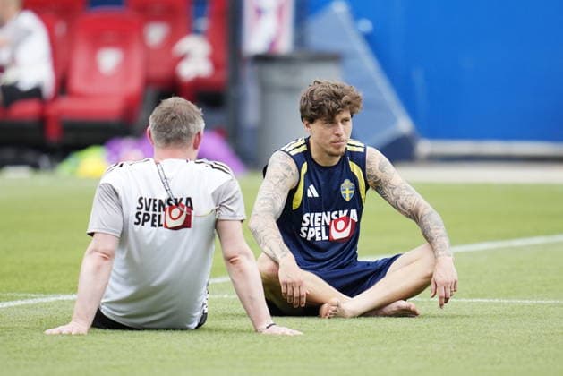 DALLAS, USA 20260621 Victor Nilsson Lindelöf and Kim Källström as the men s national team, Nationalteam trains on Sunday at Toyota Stadium ahead of the group stage match against Japan during the World Cup. ***The image is included in the SPORTS PACKAGE. For others PAYMENT IMAGE*** DALLAS USA x9200x *** DALLAS, USA, June 21, 2026 Victor Nilsson Lindelöf and Kim Källström as the men’s national team trains on Sunday at Toyota Stadium ahead of the group stage match against Japan during the World Cup The image is included in the SPORTS PACKAGE. For other images, please contact us for pricing. DALLAS, USA x9200x,detected_source_language  Copyright: xBjörnxLarssonxRosvall TTx WORLD CUP TRAINING