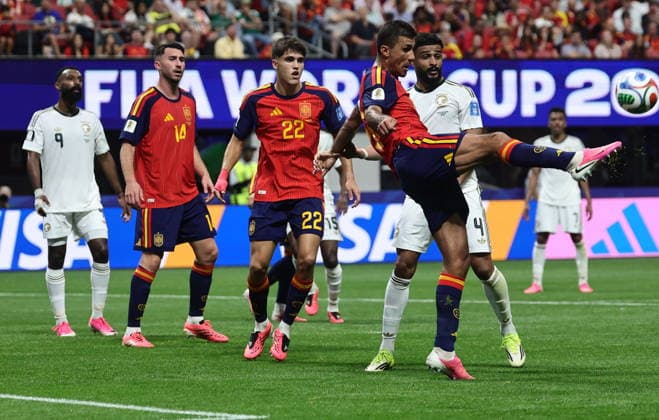 FIFA World Cup, WM, Weltmeisterschaft, Fussball 2026 - Group H - Spain vs Saudi Arabia Rodri of Spain (R) in action during the FIFA World Cup 2026 group stage match Spain against Saudi Arabia, in Atlanta, USA, 21 June 2026. ATLANTA United States  Copyright: xRONALDxWITTEKx