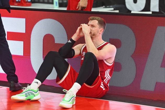 Andreas OBST (FCB), Enttaeuschung,Frust, enttaeuscht,frustriert,niedergeschlagen,, Basketball BBL,Saison 2025 2026 Play Off Finale Spiel 5, FC Bayern Muenchen - Alba Berlin 81-84 am 21.06.2026 S A P G A R D EN *** Andreas OBST FCB, disappointment, frustration, disappointed, frustrated, dejected, Basketball BBL, 2025–2026 Season Playoff Finals Game 5, FC Bayern Munich vs. Alba Berlin 81–84 on June 21, 2026, SAP GARDEN,detected_source_language
