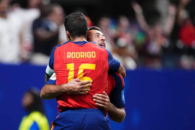 Spain v Saudi Arabia: Group H - FIFA World Cup, WM, Weltmeisterschaft, Fussball 2026 Mikel Oyarzabal of Spain celebrates after scoring his team s second goal with teammate Rodri Hernandez of Spain during the FIFA World Cup 2026 Group H match between Spain and Saudi Arabia at Atlanta Stadium on June 21, 2026 in Atlanta, Georgia. Atlanta GA United States  Copyright: xJosexBretonx originalFilename:bretonhernandez-spainvsa260621_npMW8.jpg