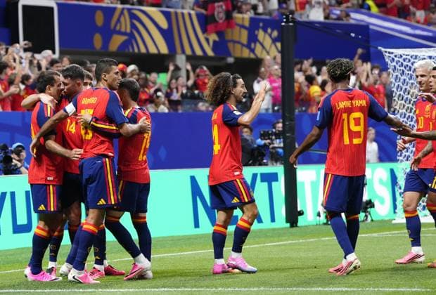 Spain v Saudi Arabia - FIFA World Cup, WM, Weltmeisterschaft, Fussball 2026 - Group H ATLANTA, USA - JUNE 21: Mikel Oyarzabal of Spain celebrates after scoring his team s second goal with teammates during the 2026 FIFA World Cup First Stage Group H match between Spain and Saudi Arabia at Mercedes-Benz Stadium (Atlanta Stadium) in Atlanta, Georgia, United States on June 21, 2026. Jose Hernandez Anadolu Georgia United States. Editorial use only. Please get in touch for any other usage.  Copyright: x2026xAnadoluxJosexHernandezx
